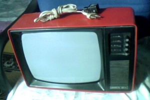 Свиха телевизор „Юност“ и 50 метра захранващ кабел в Кирилово