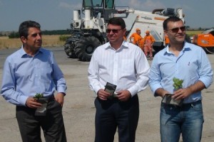 Видео: Дянков и Плевнелиев дадоха старт на строителните работи на пътя Окоп – Елхово