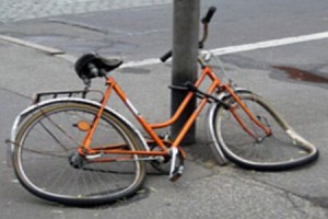 Лек автомобил „Опел Астра“ блъсна 13 годишно дете на велосипед