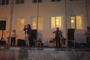 С празничен концерт и заря отбелязаха празника в село Мамарчево