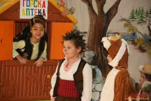 Децата от група „Слънчо” на ЦДГ Надежда, представиха спектакъла „Горската аптека”