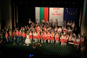 Видео: Концерт под надслов “Децата пеят и танцуват” зарадва град Елхово