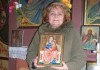 Доцент Анна Драганова дари икона на църквата в Болярово