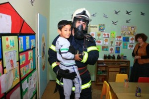 Снимки: Обучение на децата от група Щурче в ЦДГ „Надежда“, на тема „Пожарна и аварийна безопасност“