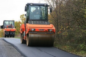 Видео и Снимки: Продължават строително-монтажните дейности по четвъртокласната пътна мрежа в община Елхово