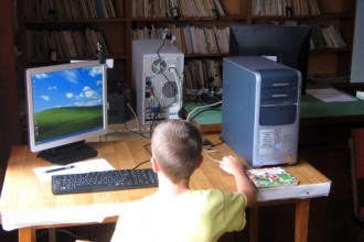 Британски граждани дариха компютърни конфигурации, принтер и мултимедиен проектор на читалището в село Маломирово