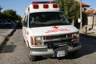 Снимки: Елховската болница получи линейка от БЧК