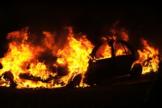 Служители от РУ “Полиция” – Ямбол предотвратиха пожар на катастрофирал автомобил и спасиха тримата пътници в него