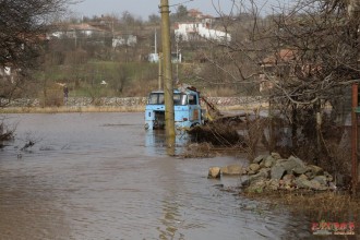 Видео и снимки: Река Поповска преля, очаква се ново повишение на нивото на Тунджа край Елхово