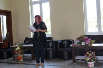 Снимки: Ден преди 24 май Виолета Илчева представи свои стихове в Елхово