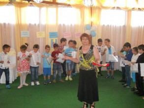 Снимки: С празнично представление децата от подготвителната група на ОДЗ „Невен“ казаха сбогом детска градина