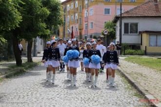 Снимки: Стотици възпитаници на елховските училища се включиха в празничното шествие, посветено на Деня на българската просвета и култура