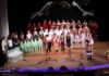 Видео и снимки: Пъстър коледен концерт поднесоха школите към читалище „Развитие”