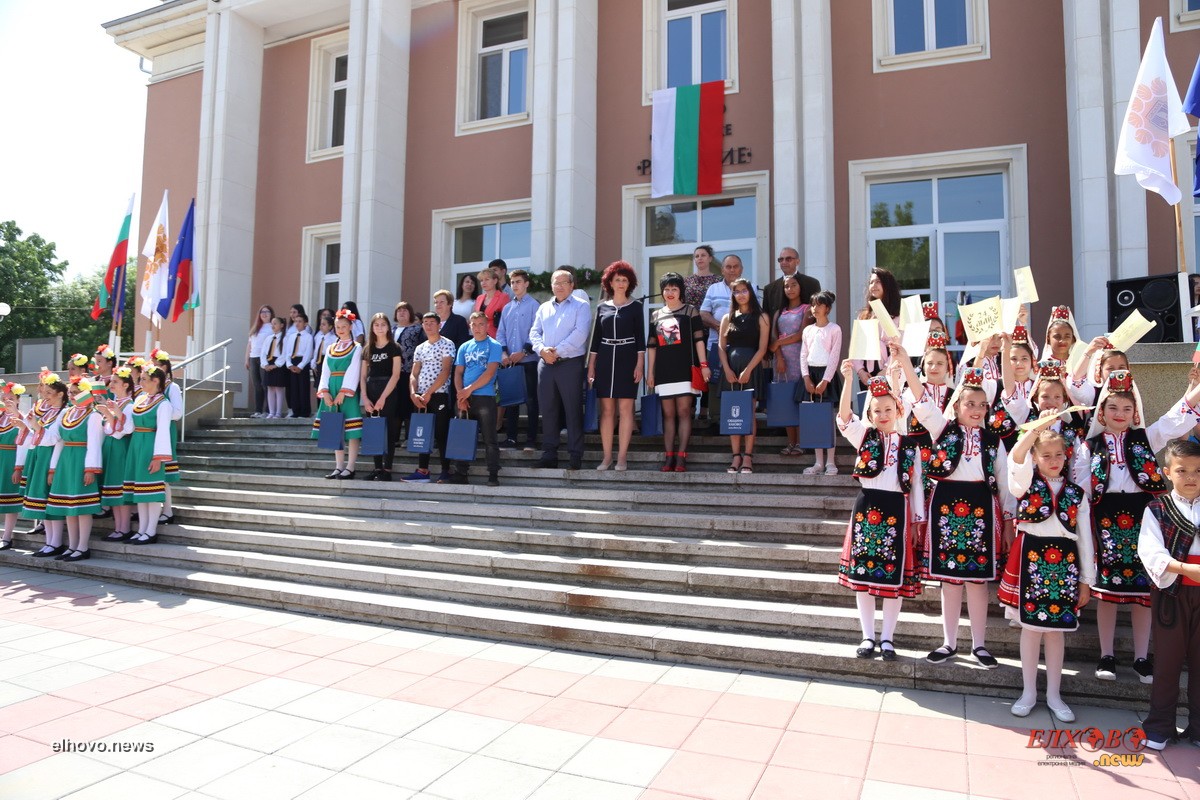 Празнично шествие по повод 24 май в град Елхово