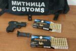 Откриха пистолет без надписи и сериен номер и бойни патрони в дамска чанта на ГКПП-Лесово