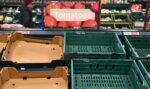Британски министър предложи: Който не може да си купи домати, да яде... ряпа