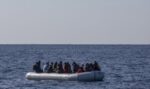 Почти 60 станаха загиналите мигранти, разбили се с лодка край Южна Италия