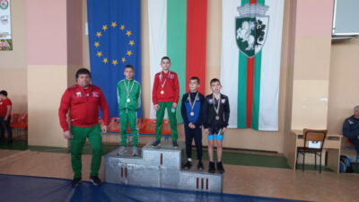 Златен и бронзов медал за деца от спортен клуб по борба „Стефан Караджа” Елхово