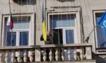 Кандидат за депутат изхвърли украинското знаме от балкона на Столична община