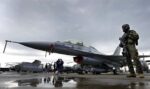 "Политико": Украинските пилоти в САЩ не означават промяна в позицията на Вашингтон за предоставянето на Ф-16 на Киев