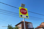 Община Елхово постави светещи знаци "STOP" на кръстовища в Елхово