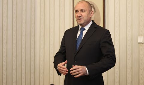 Румен Радев отива в парламента утре за гласуването на кабинета "Денков-Габриел"