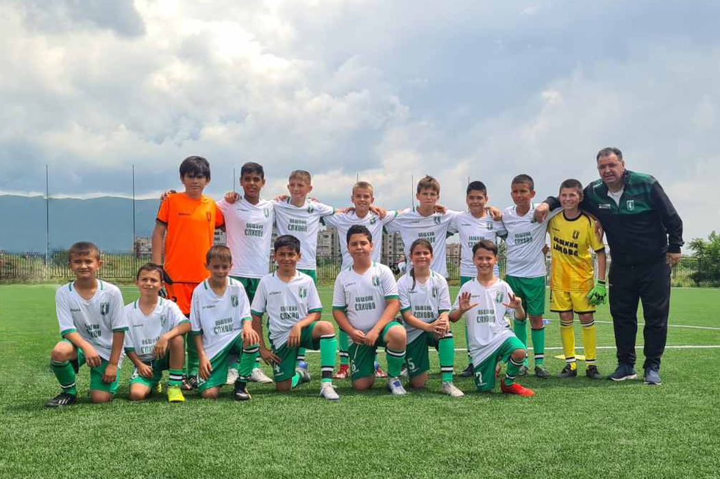 Детският футболен отбор на ОФК Елхово триумфира с шампионска титла в зона Сливен