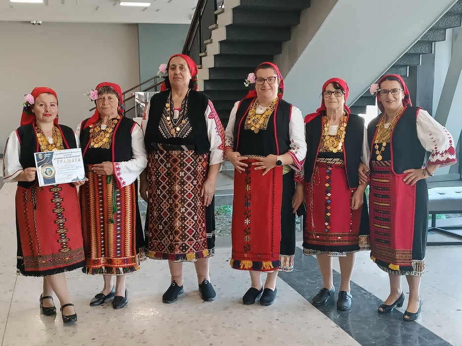Певческа група за автентичен фолклор "От Извора" село Изгрев спечели специална награда от национален фолклорен конкурс (+снимки)