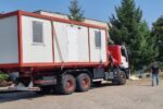 До края на деня в пострадалите от пожарите села Воден и Крайново ще пристигнат част от контейнерите за временно настаняване
